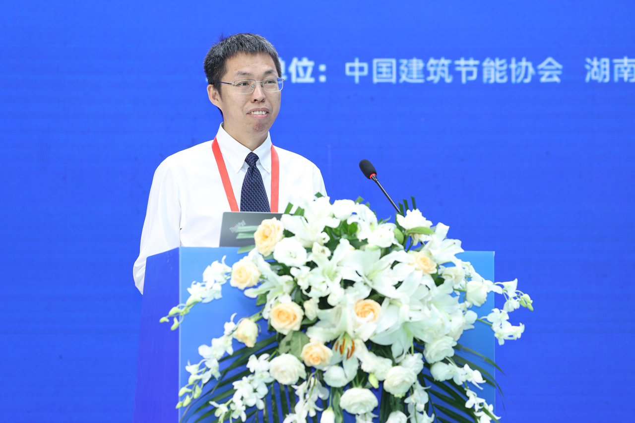 最新澳门游戏网站秘书长吴景山主持论坛.jpg